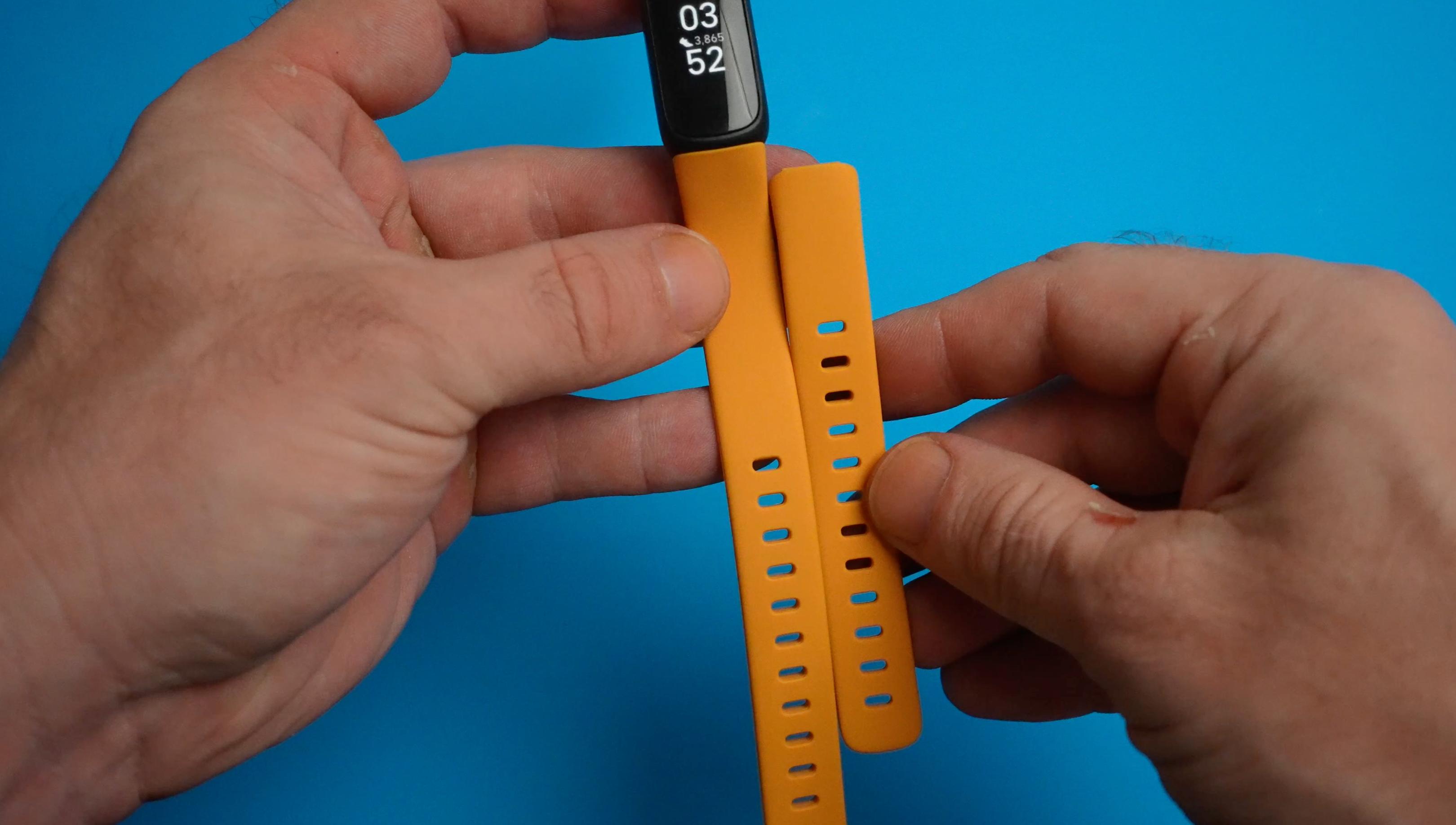 Fitbit Inspire 3 دارای دو اندازه باند کوچک و بزرگ است