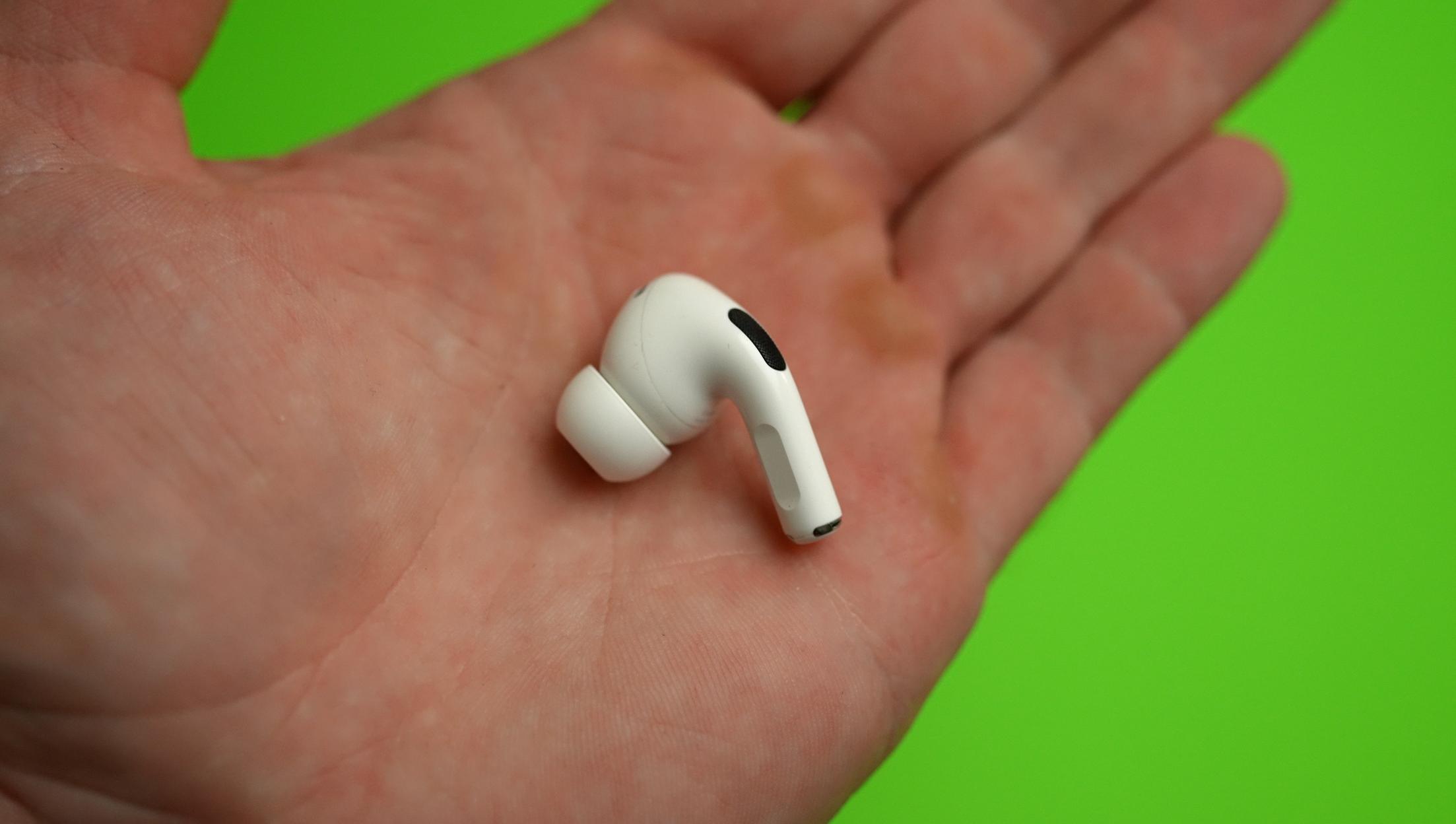 AirPods Pro 2 Hand